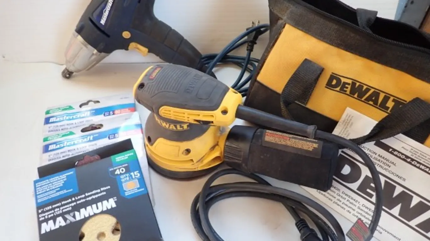 DeWalt Sander With NEW Discs+
