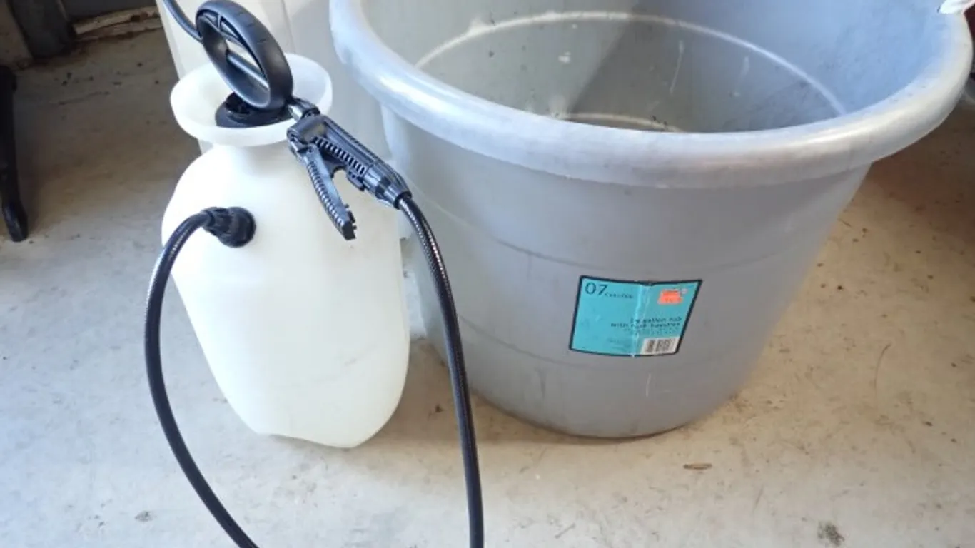 Lawn & Garden Sprayer & Utility Bucket