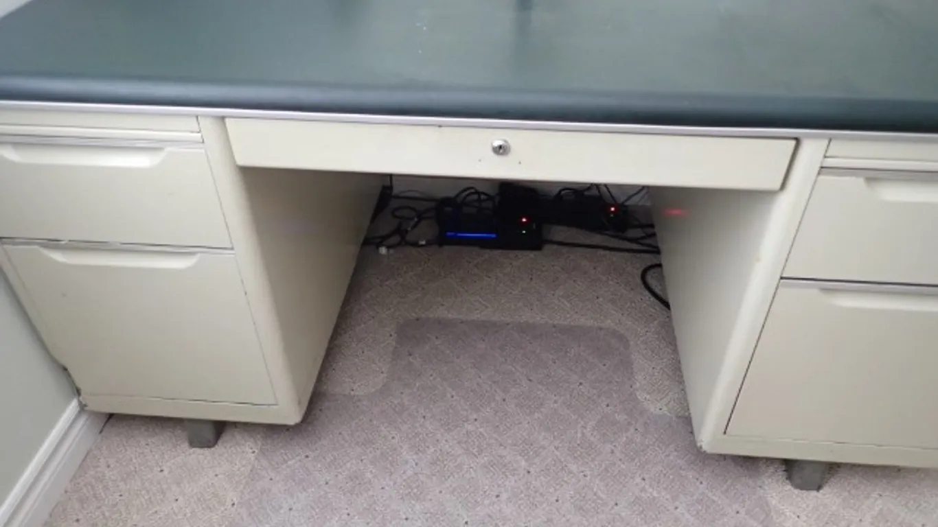 MCM Metal Tanker Desk