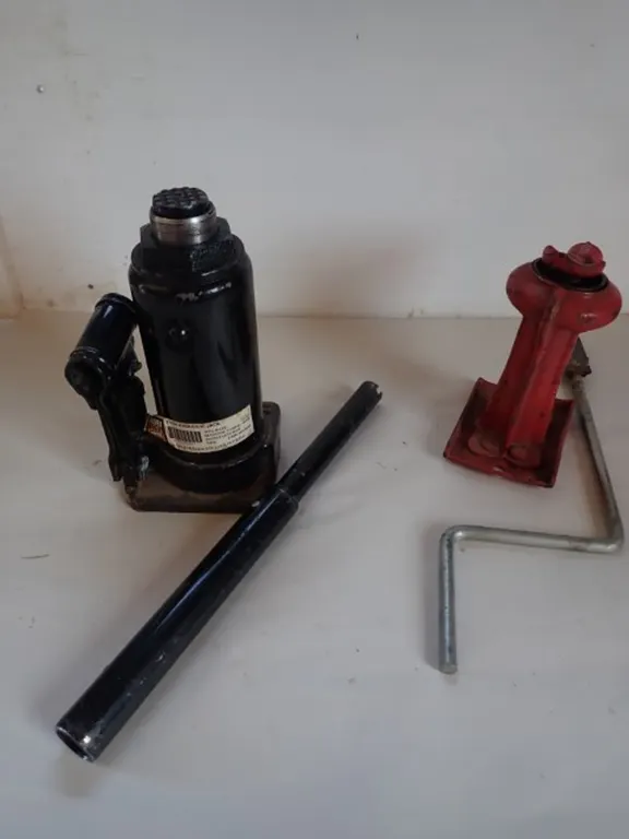 8-Ton Bottle Jack+