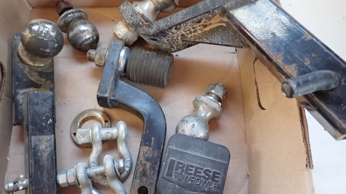 Trailer Hitch Mounts, Tow Balls+