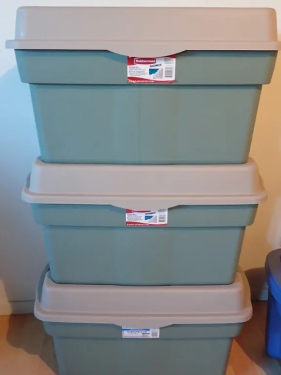 Rubbermaid RoughNeck Storage Totes