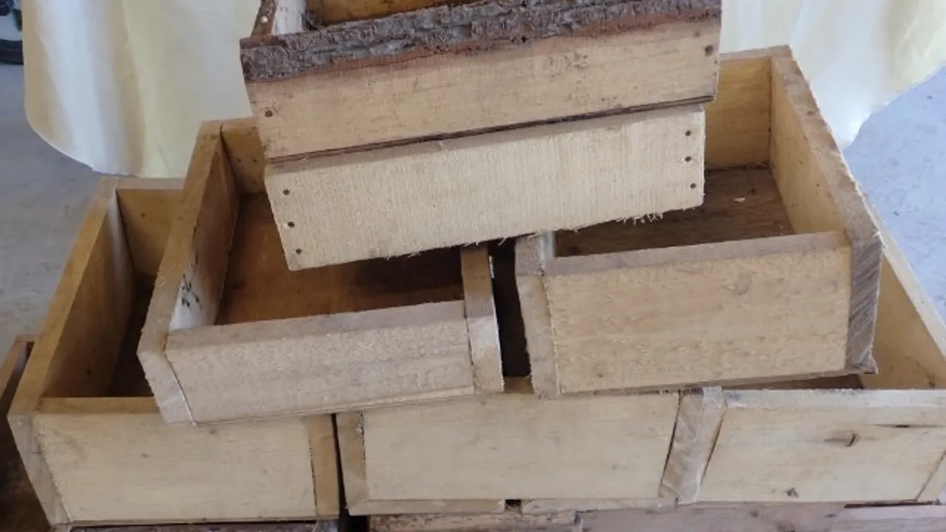 10+ Rustic Shallow Wooden Trays