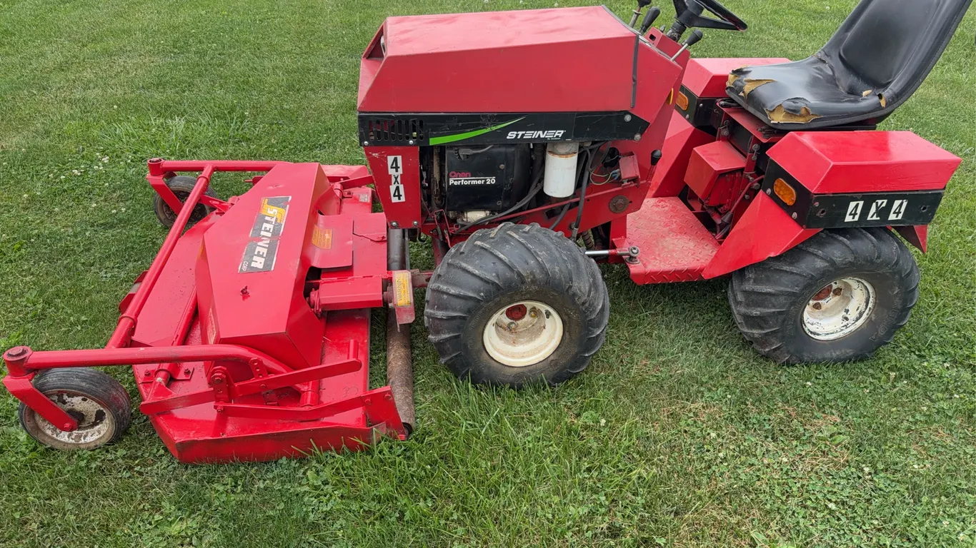 Steiner S-20 4x4 mower