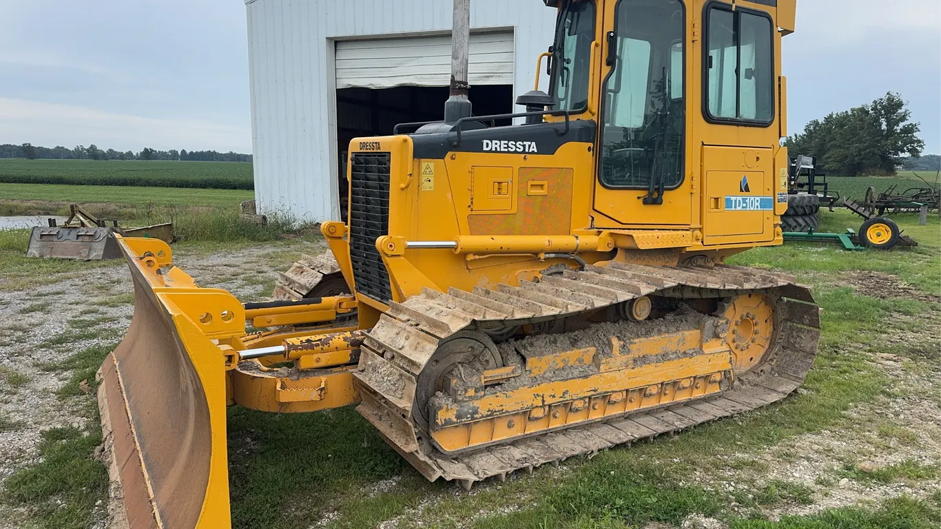 Dressta TD-10R Dozer - Reads 868hrs - Includes Root Rake