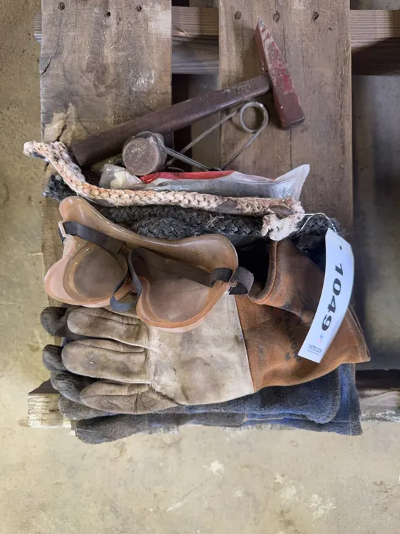 Welding gloves And Misc Tools