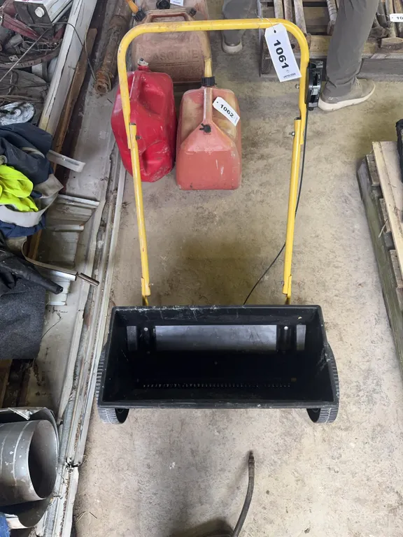 Yardworks Fertilizer Spreader