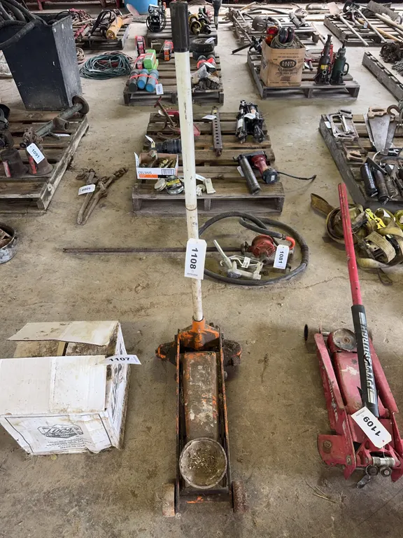 Floor Jack- Inoperable