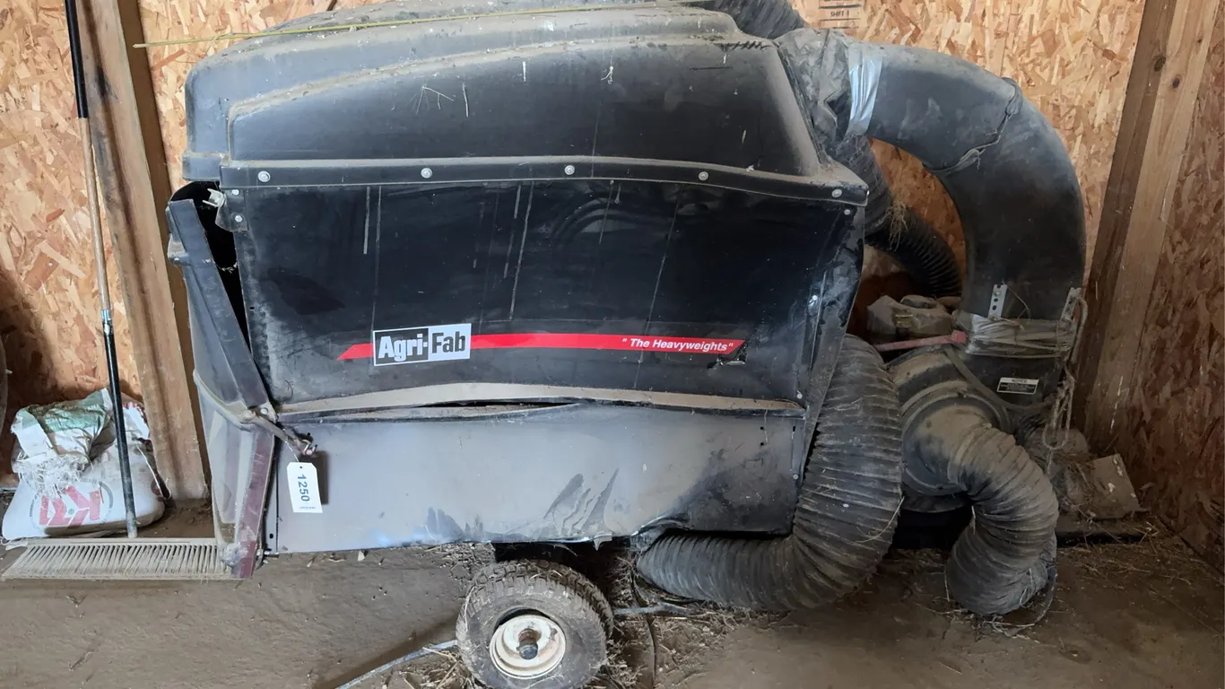 Agri-Fab Bagger - Tires are flat and trailer is bent, does not run