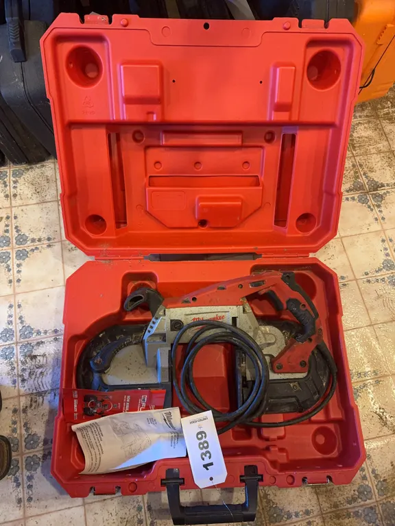 Milwaukee Deep Cut Band Saw