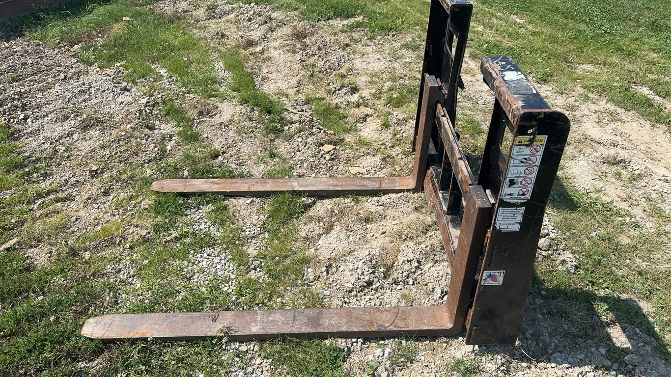 48” Worksaver Pallet Forks - Skidsteer hook up
