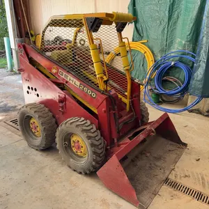 Gehl 2600 Skid Steer with Buckets and Manure Forks - 1142hrs