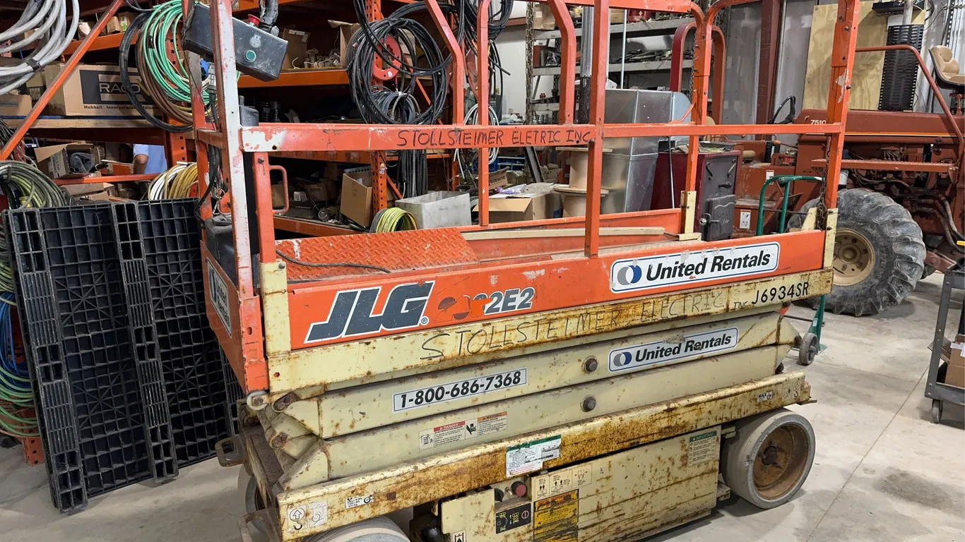 JLG 2032E2 - 27' Scissor Lift - 370 Hours