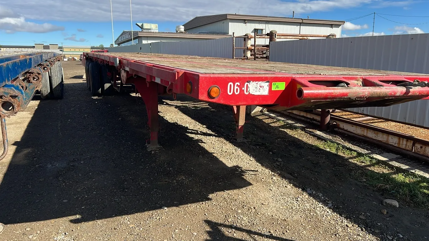 1995 Lode King Triaxle 45' Flat Deck Hi-Boy Trailer VIN: 2LDPF4536X9031292