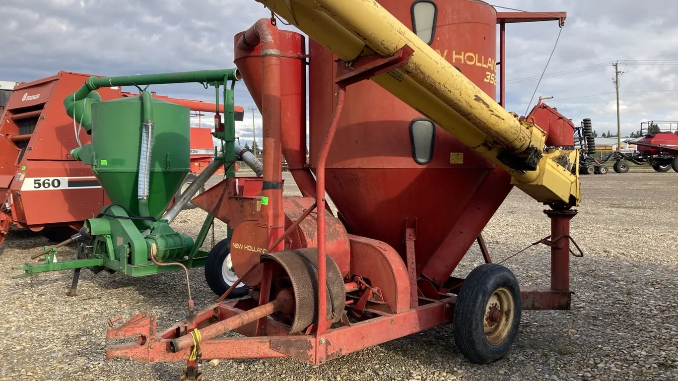 New Holland 352 Feed Mill s/n: 125206 **D-66**