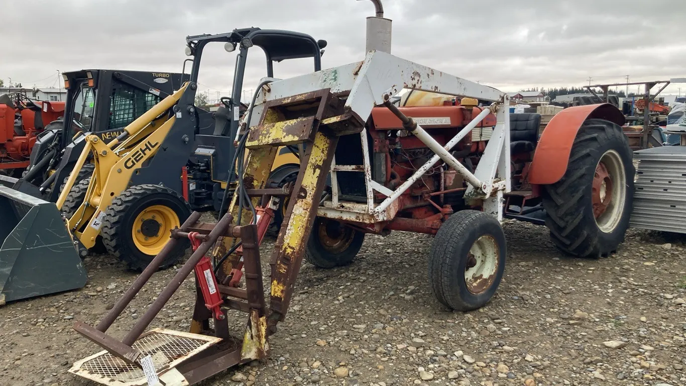 International 460 Wheatland Tractor *no key*