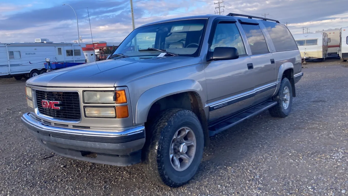 1999 GMC K2500 Grey Suburban VIN: 3GKGK26R4XG523123