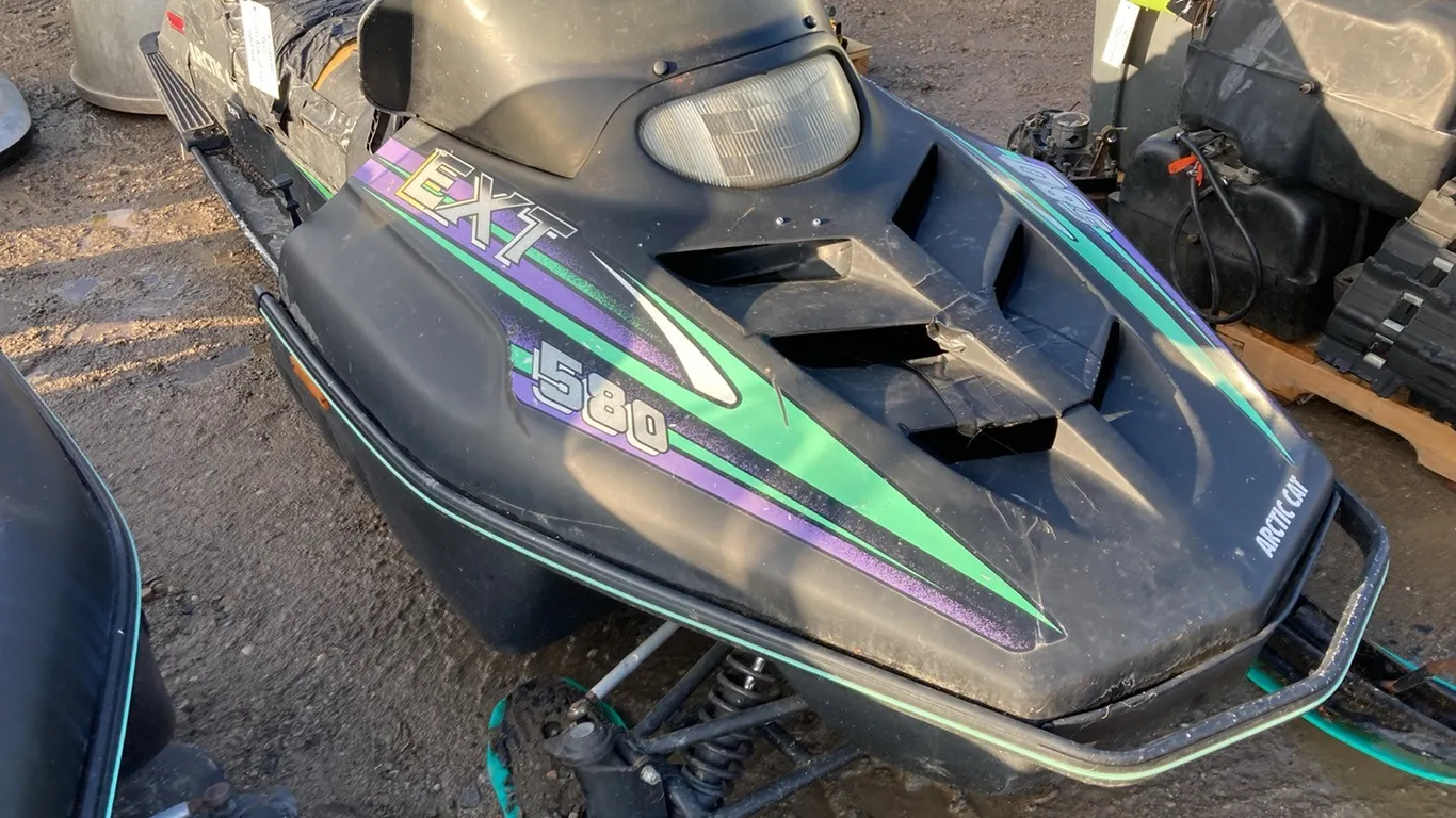 1997 Arctic Cat 580 EFI Snowmobile VIN: 9518928