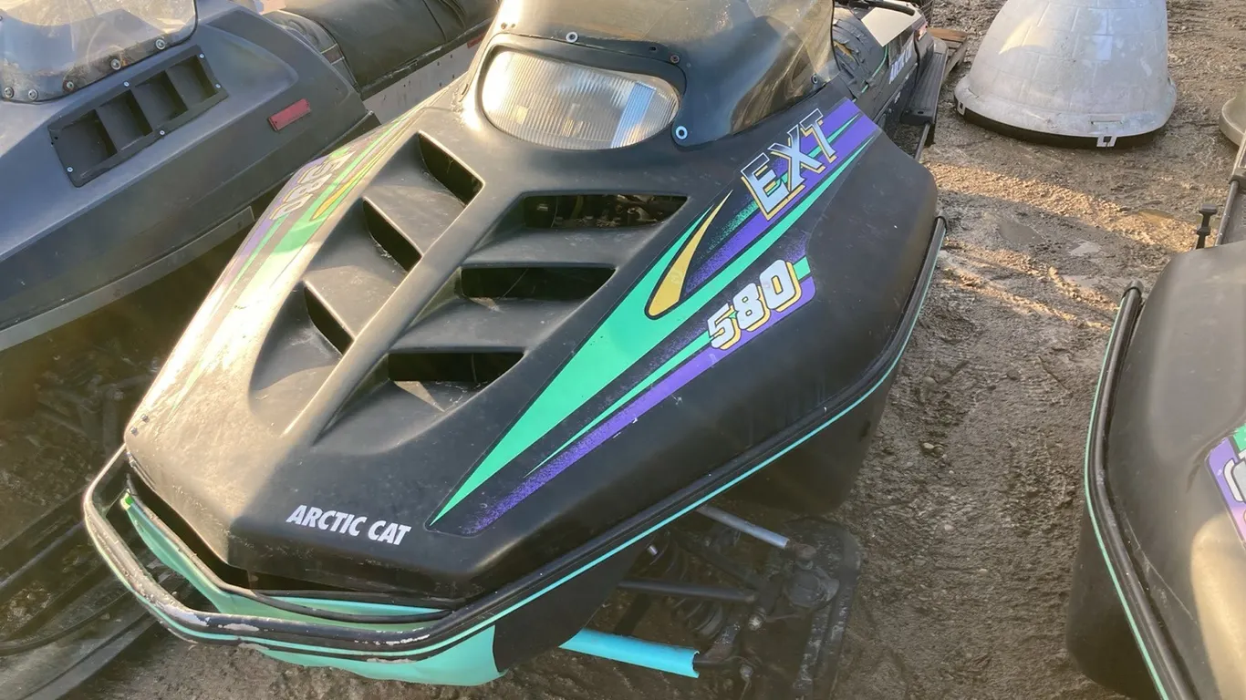 1997 Arctic Cat 580 EFI Snowmobile VIN: 9518835
