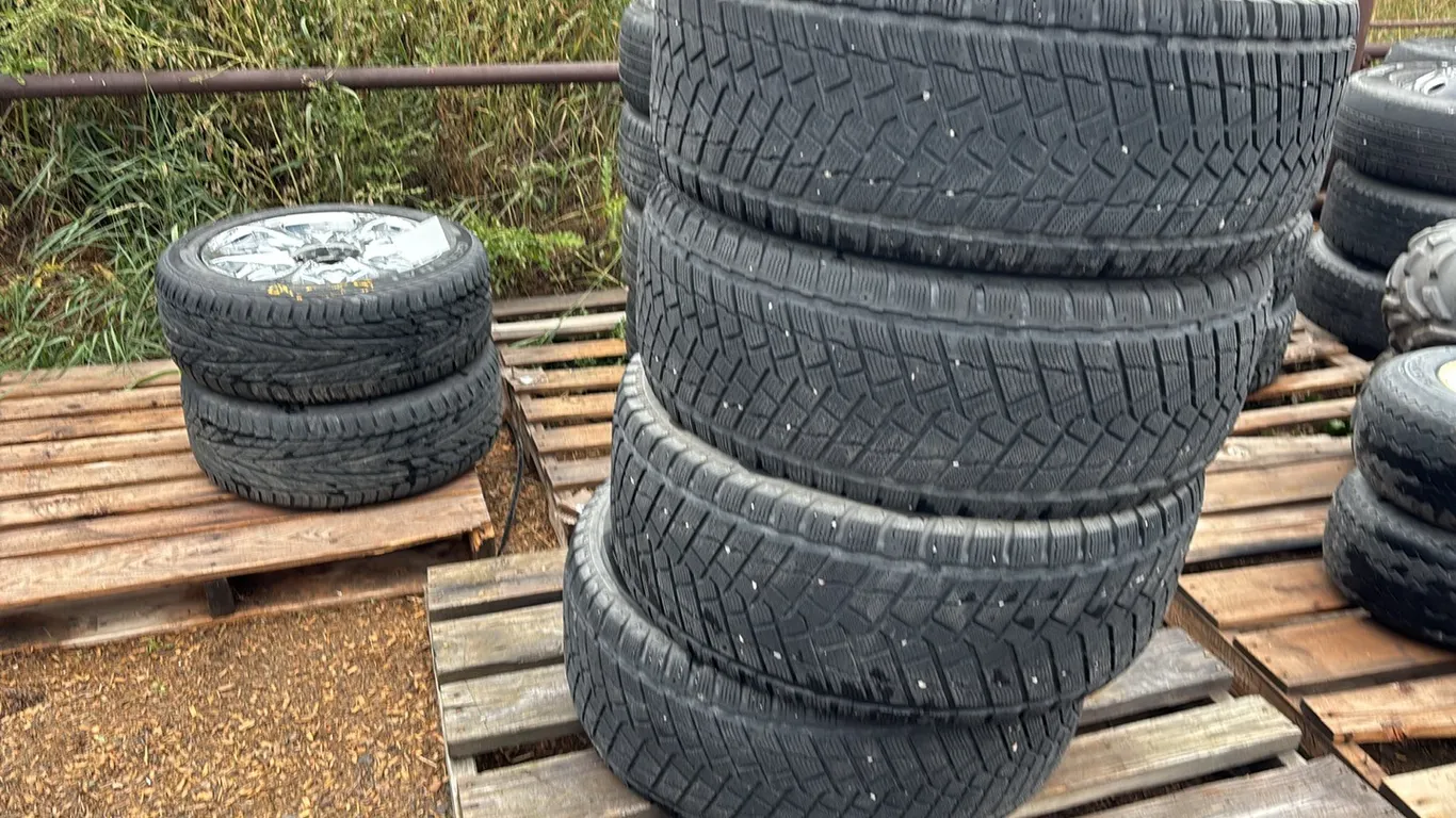 (4) Winter Tires 275/55R20