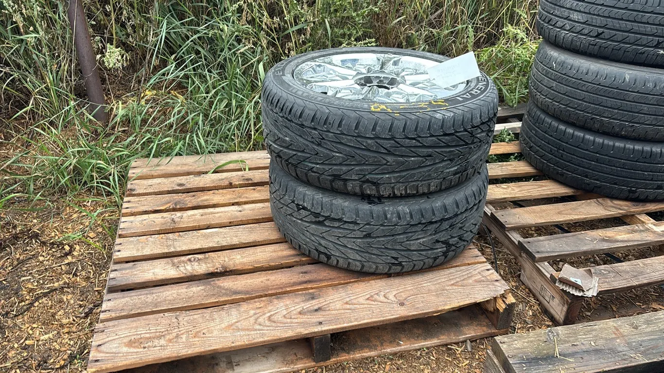 (2) General Tires 225/50R17 on Rims
