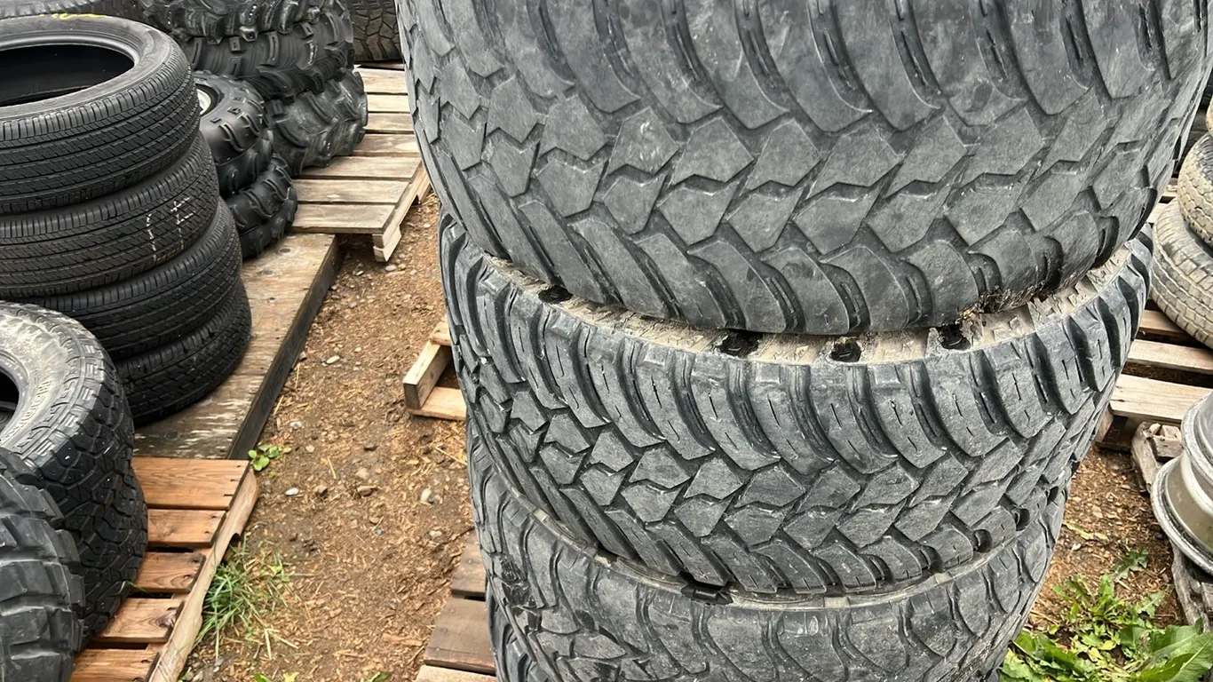 (4) Grizzly 35x12.50R20LT 121Q Tires and Rims off 2003 Ford Power Stroke
