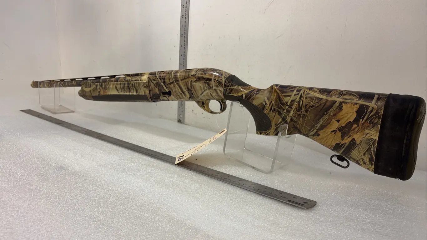 Berretta A391 12 ga. 3 1/2" Semi auto Shotgun w/ hard case, 4 chokes, manual, sn AG104057, *Unreserved*