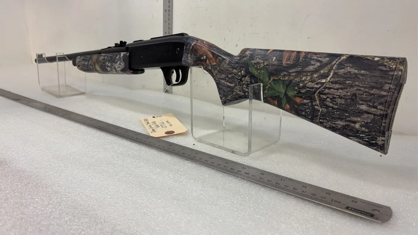 Daisy Model 840 Grizzly .177 Cal Pellet Rifle, SN: 162015601266X *Unreserved*