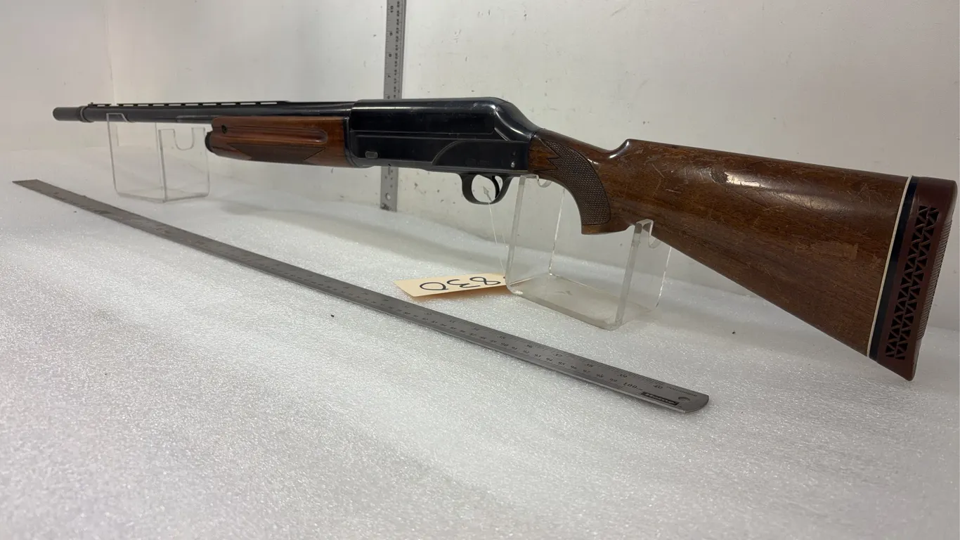 Breda 12 Ga Semi Auto Shotgun, w/ 2 Chokes, SN: 71919 *Unreserved*