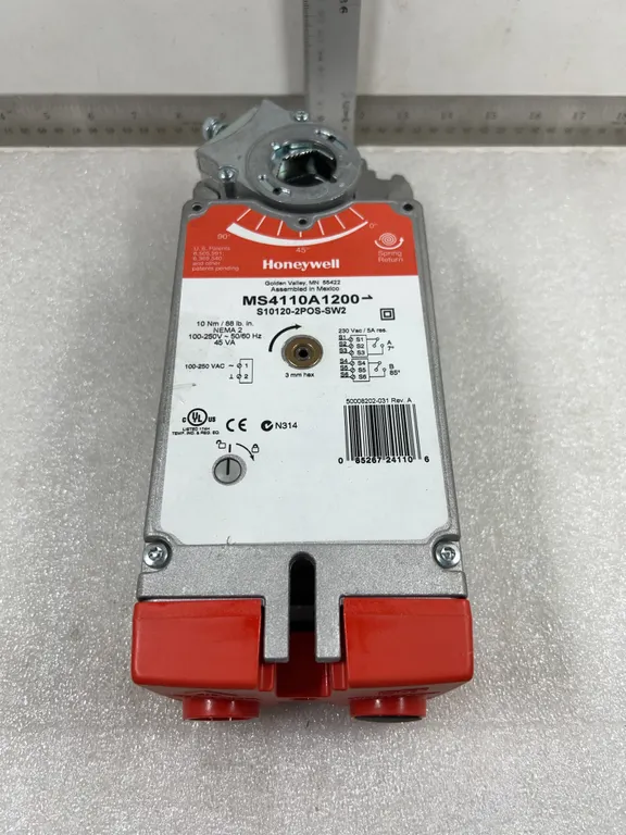 Honeywell 120V Direct Coupled Actuator Part No. MS4110A1200, approx. Dimensions 17" x 7" x 4" *Unreserved*