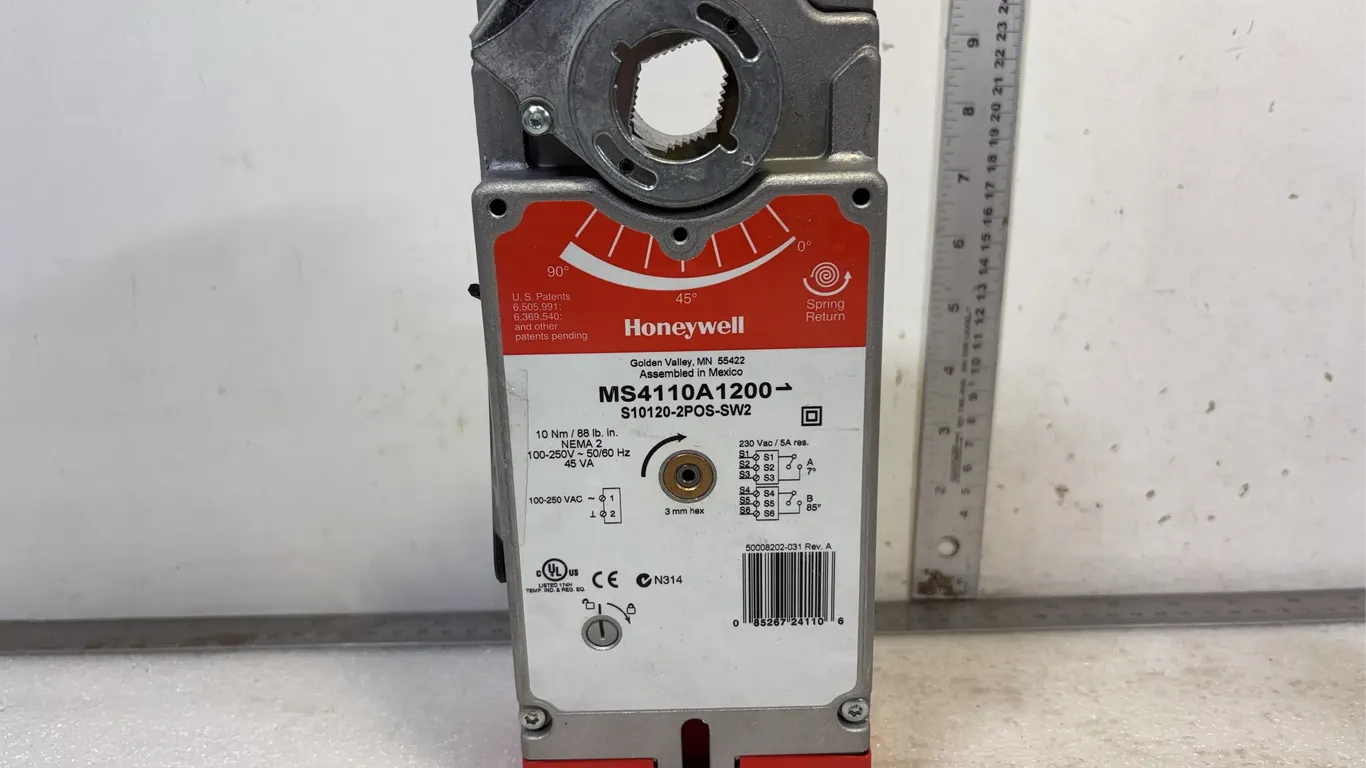 Honeywell 120V Direct Coupled Actuator Part No. MS4110A1200, approx. Dimensions 17" x 7" x 4" *Unreserved*