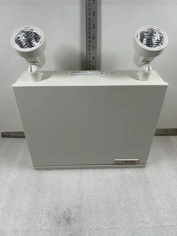 100W Emergency Lighting Battery Pack, Dual Head, approx. Dimensions 18" x 14" x 6" *Unreserved*