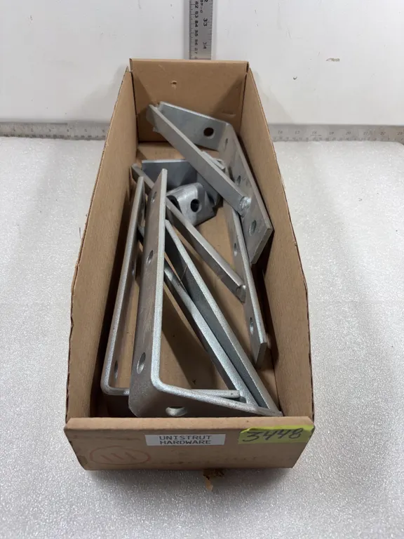 90 Degree Unistrut Brackets, approx. 4 pce *Unreserved*