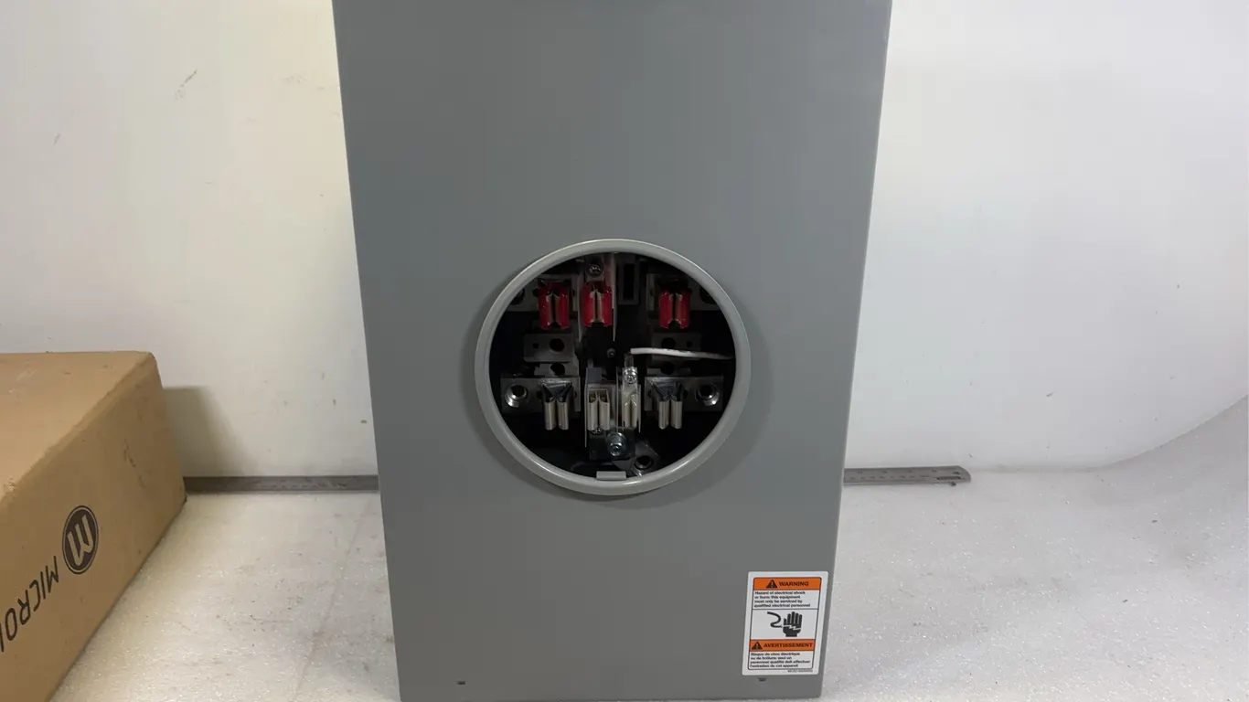 200AMP Metre Socket, approx. Dimensions 13" x 7" x 22"*Unreserved*