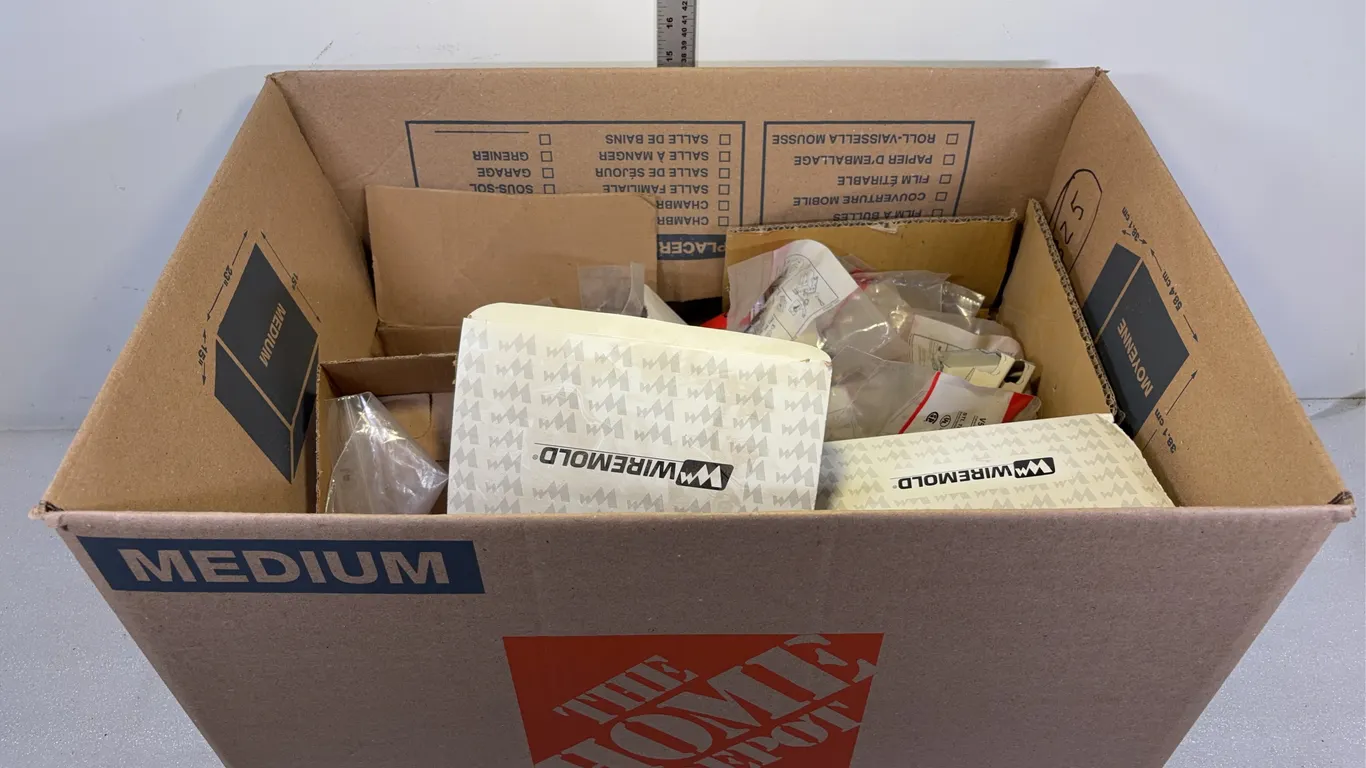 Box of Assorted Wiremold Fittings, approx. 50 pce *Unreserved*