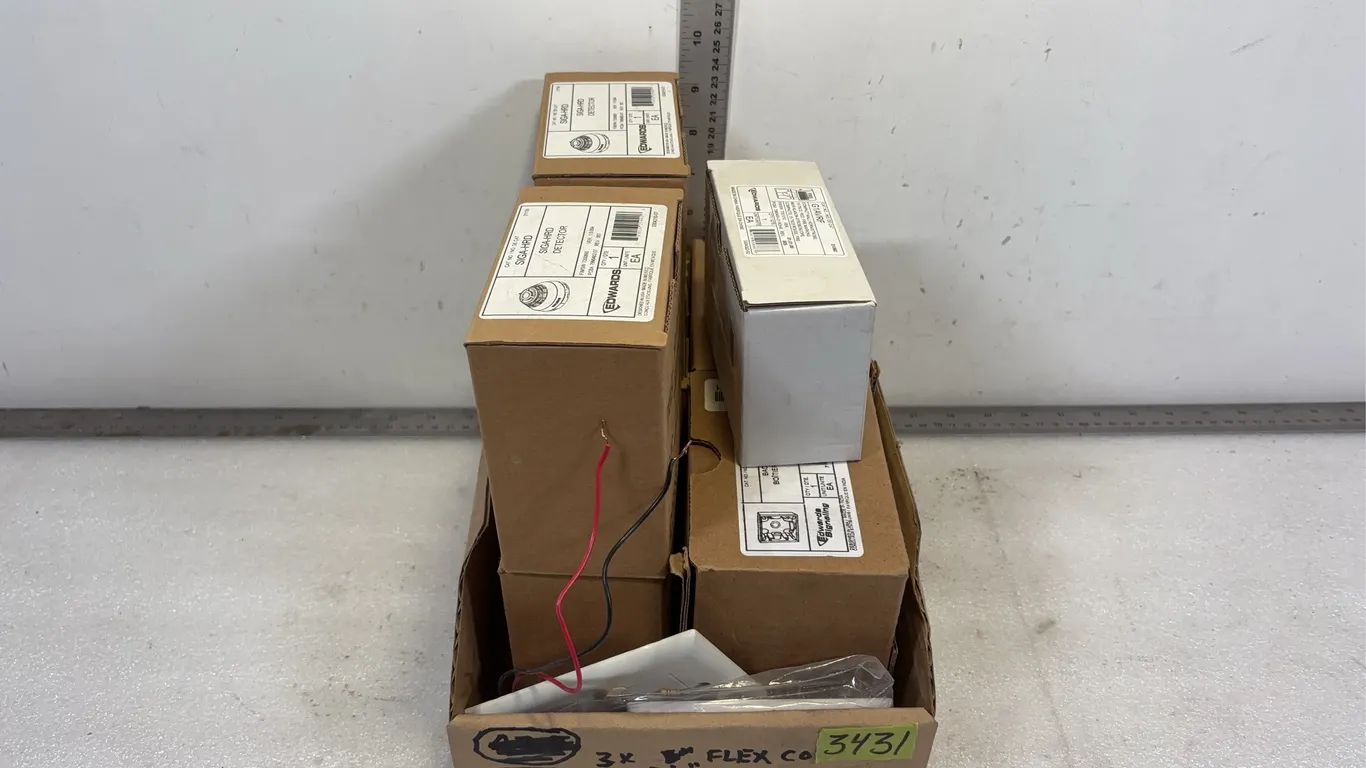 Box of Temperature Detectors, approx. 4 pce, Audbile Signalling Devices, approx. 2 pce *Unreserved*