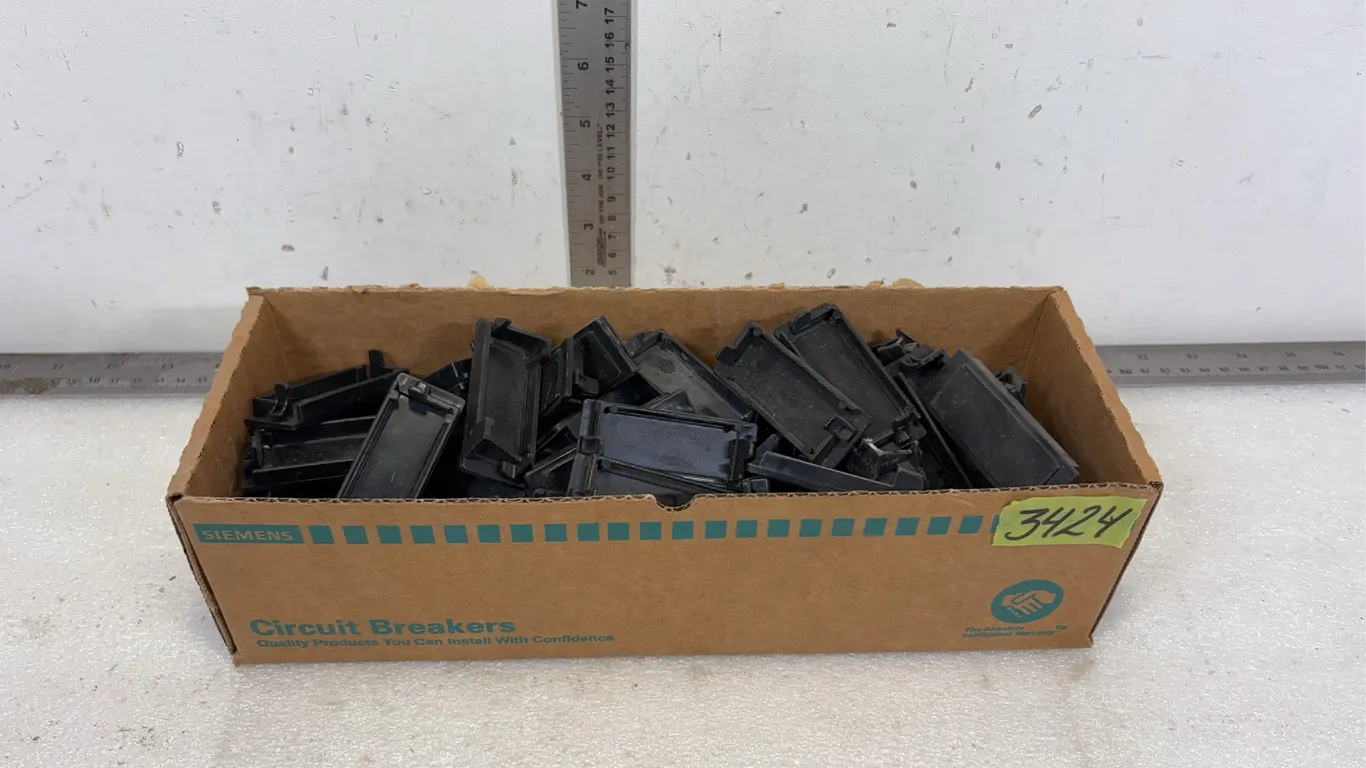 Box of Circuit Breaker Filler Plates, approx. 50 pce *Unreserved*