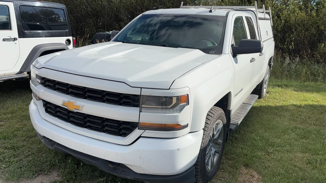 2018 Chevy Silverado Truck w/ Topper *Unreserved*