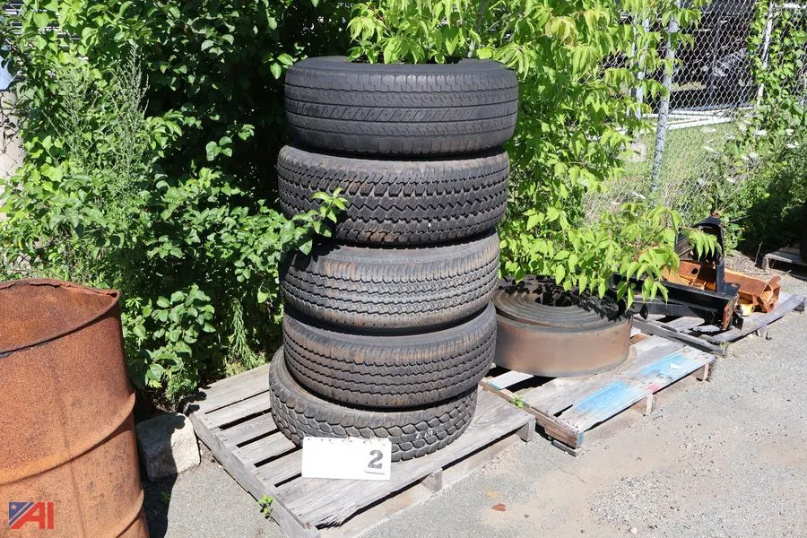 (5) P265/70R17 Tires