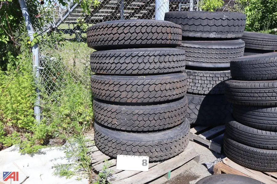 (5) 12R22.5 Tires