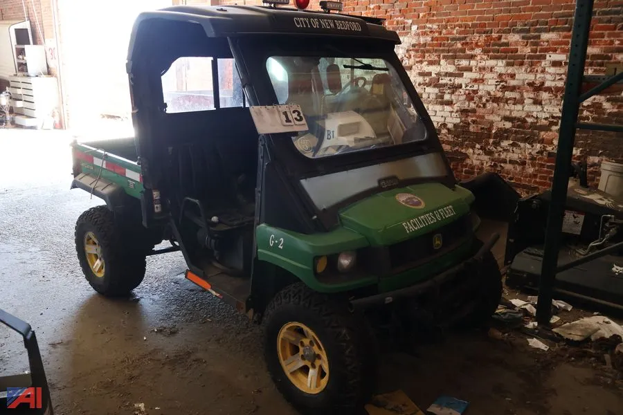 John Deere XUV Gator