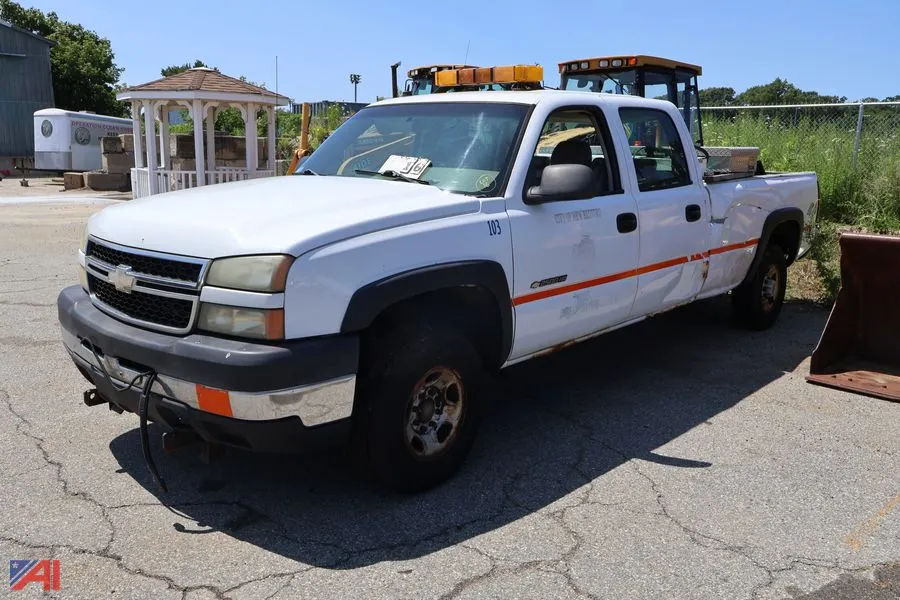 2007 Chevrolet Silverado 2500HD Classic Crew Cab Pickup Truck
