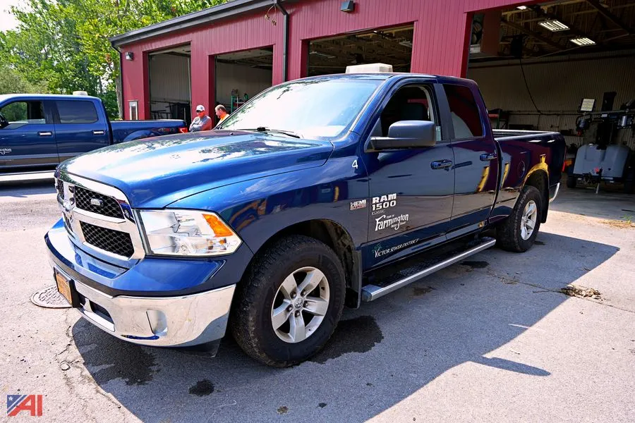 2020 Ram SLT 1500 Classic Crew Cab Pickup Truck/4