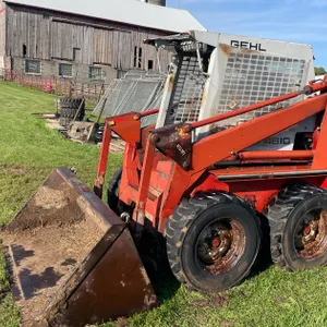 Gehl 4610 Skid Steer w/ Bucket