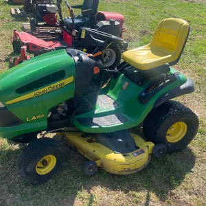 John Deere LA-155 Riding Lawn Mower