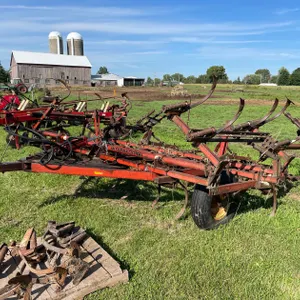 16ft International 45-Vibra Shank Field Cultivator