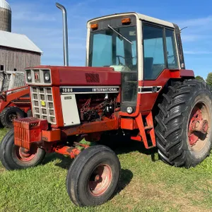 International 1086 Tractor
