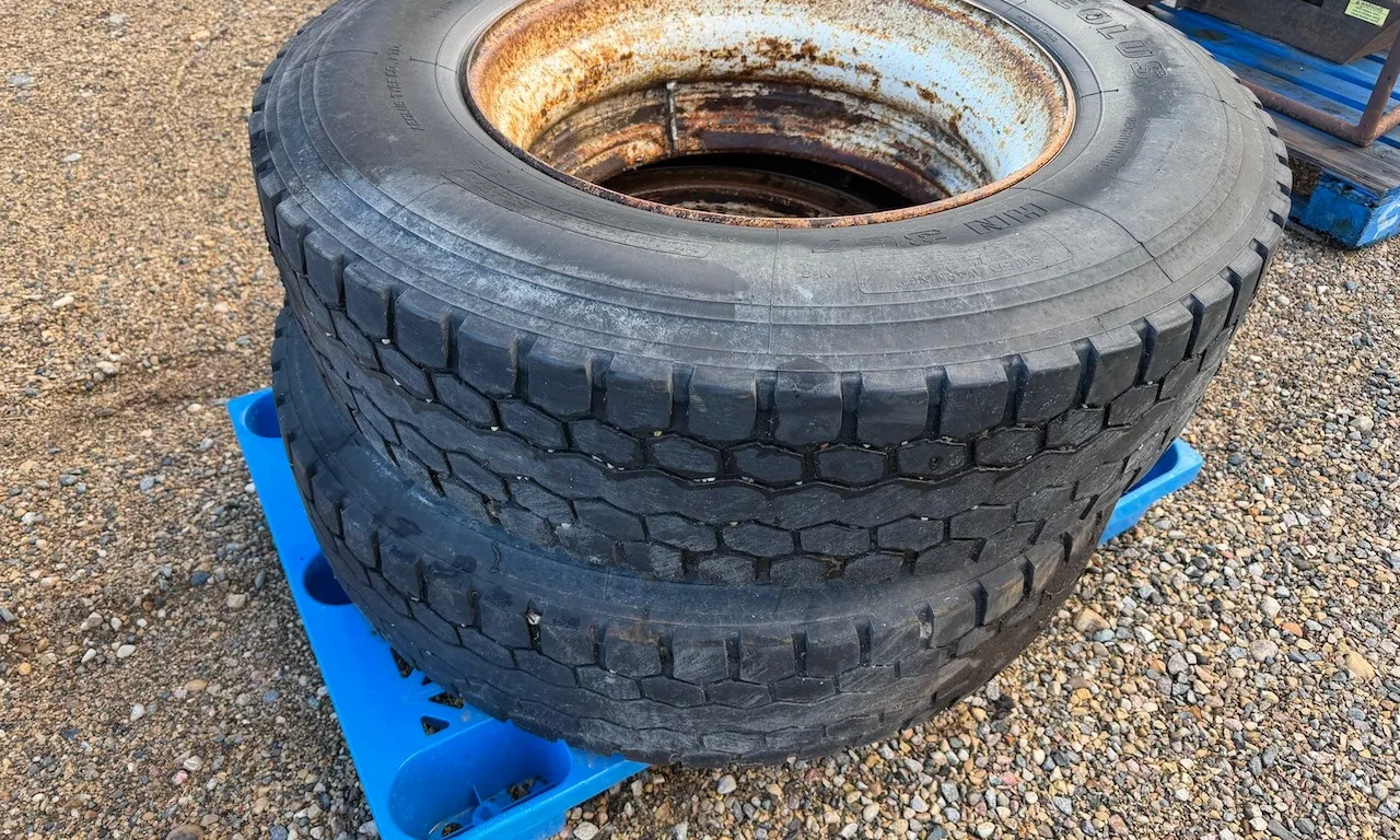 (2) 11R 24.5 Tires & Rims