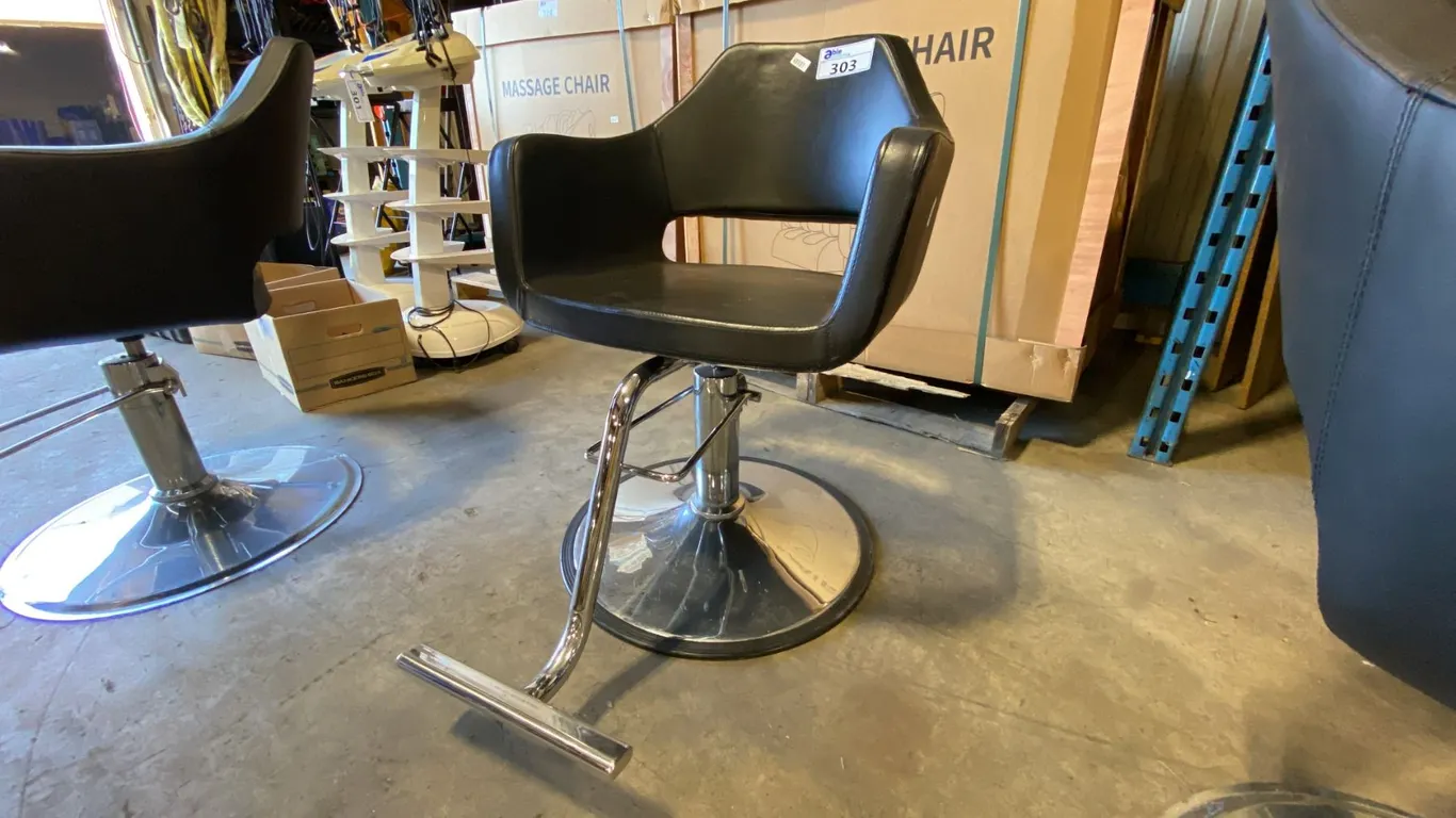 BERKELEY RICHARDSON BLACK PADDED VINYL SALON CHAIR WITH CHROME BASE, HYDRAULIC FOOT PUMP &