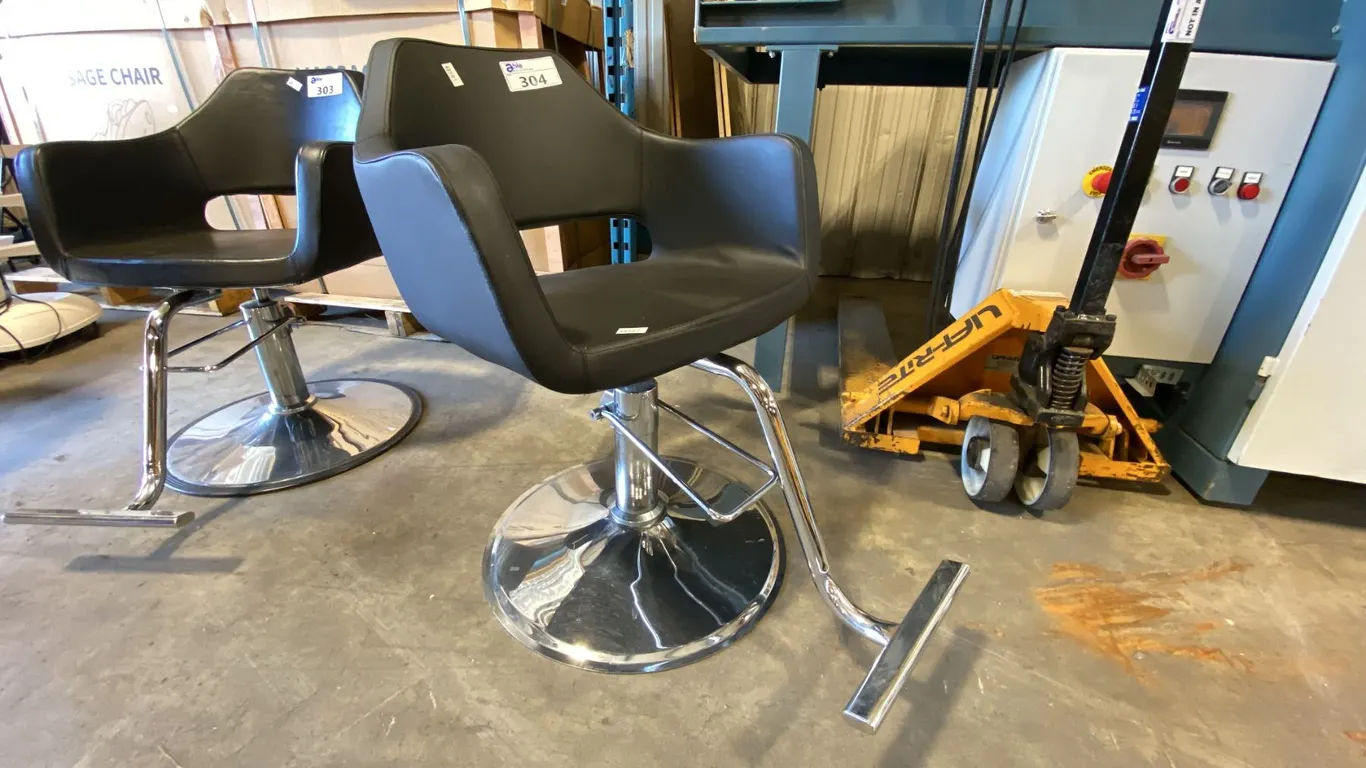 BERKELEY RICHARDSON BLACK PADDED VINYL SALON CHAIR WITH CHROME BASE, HYDRAULIC FOOT PUMP &